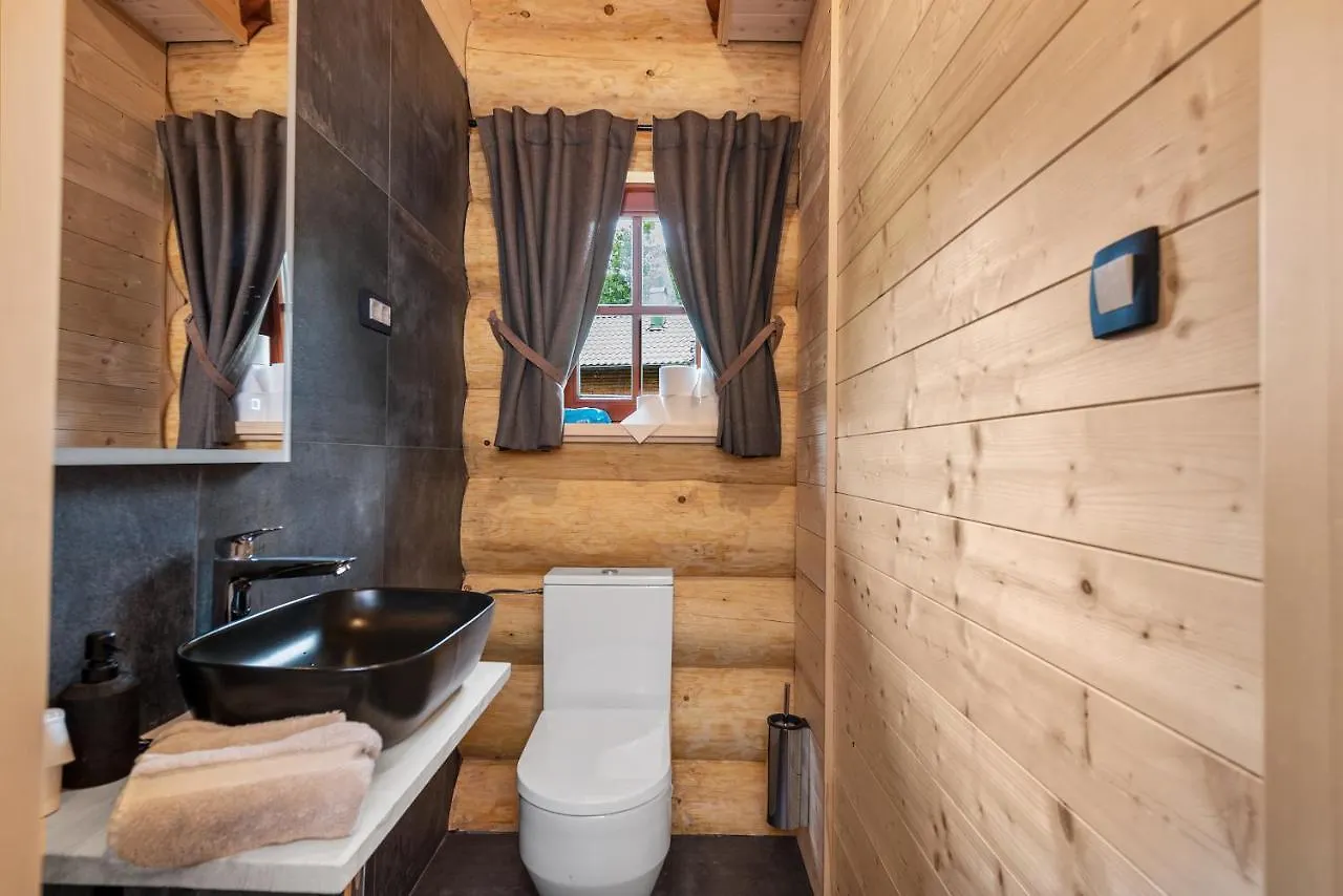Log House The River Pearl 0*, Brod na Kupi